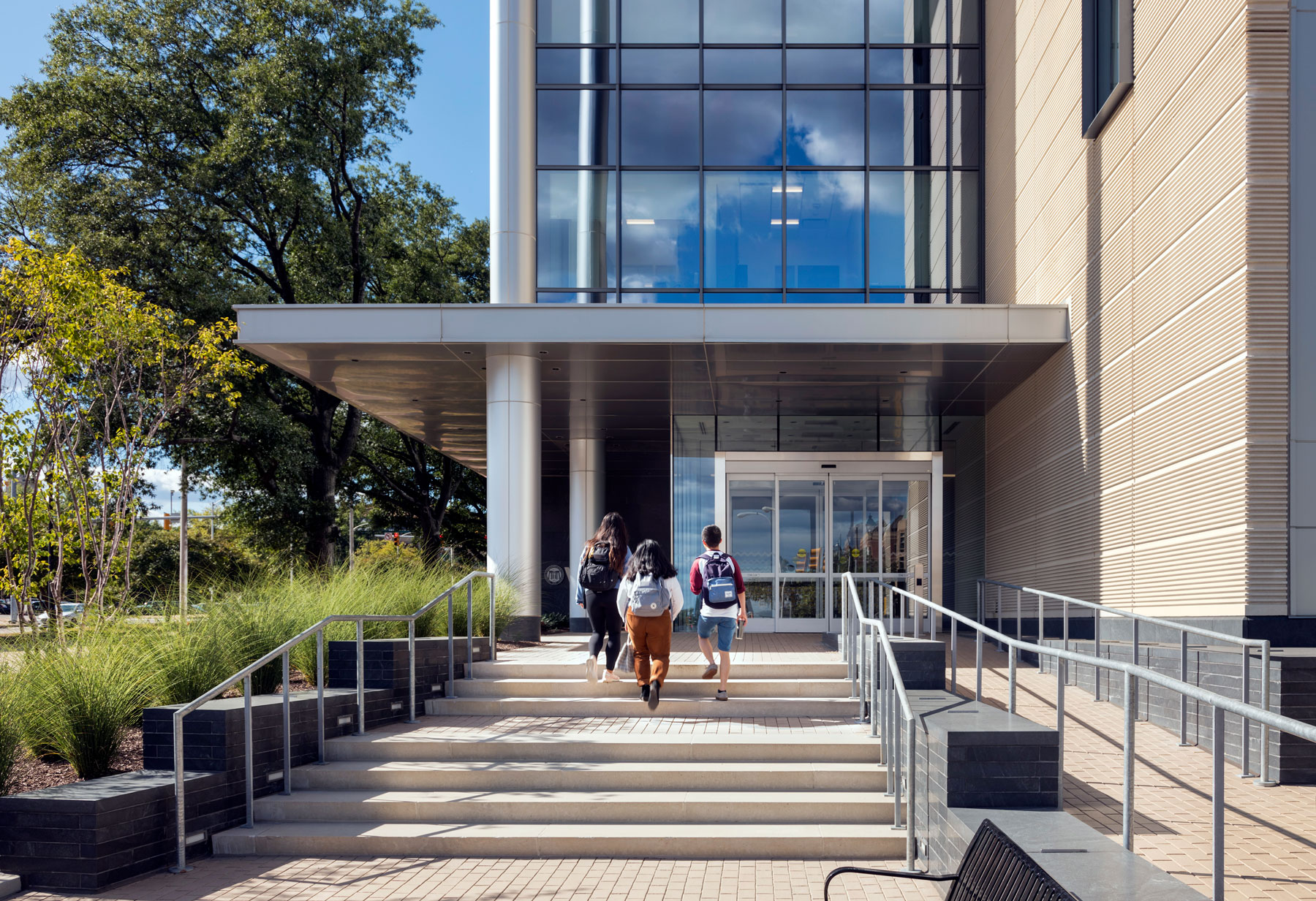 Students entering the CHP building.