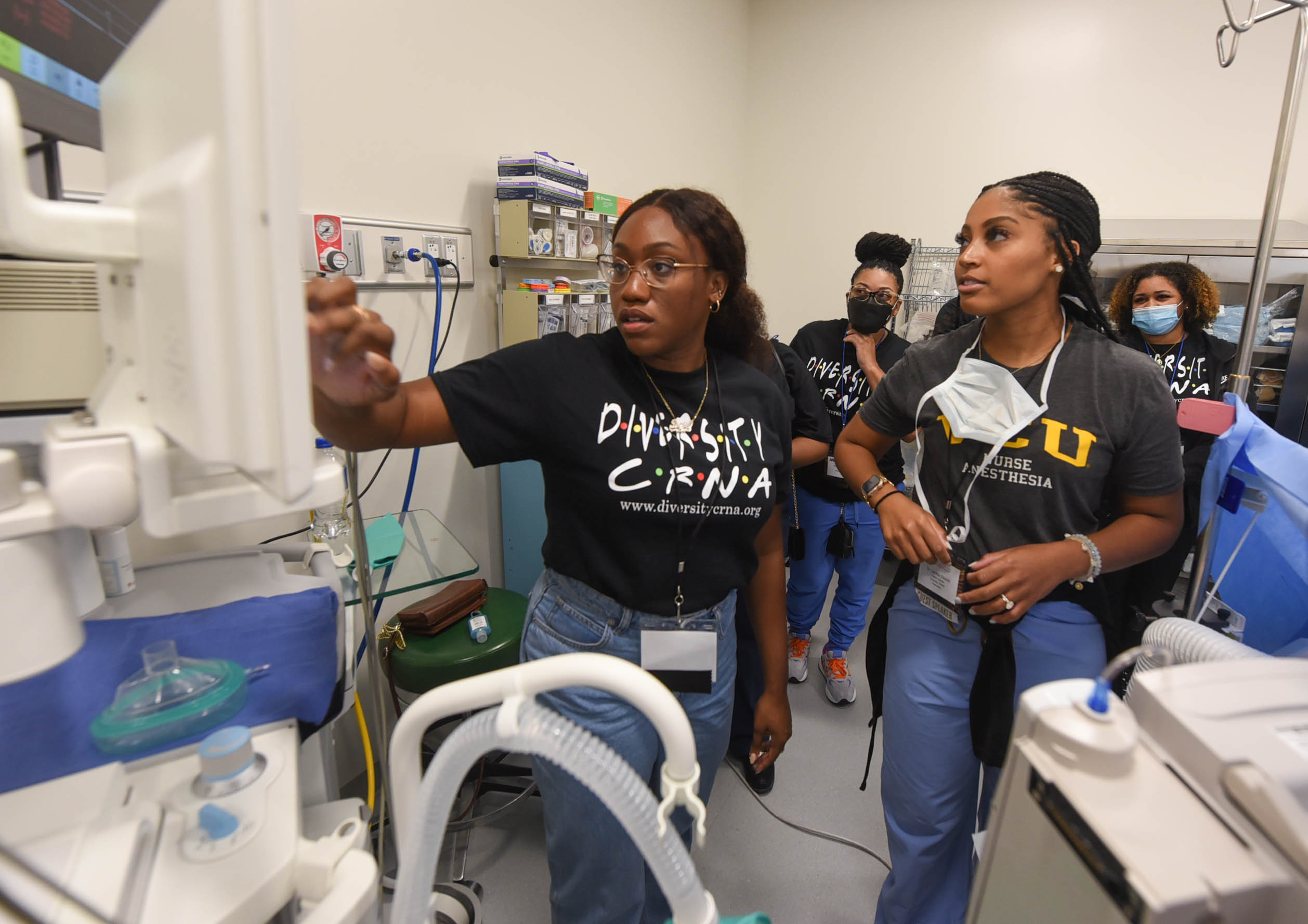 Demonstration of anesthesia machine