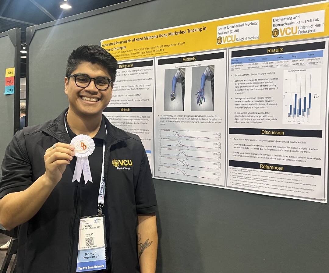 Manolo Anleu Tuquer with poster recognition award
